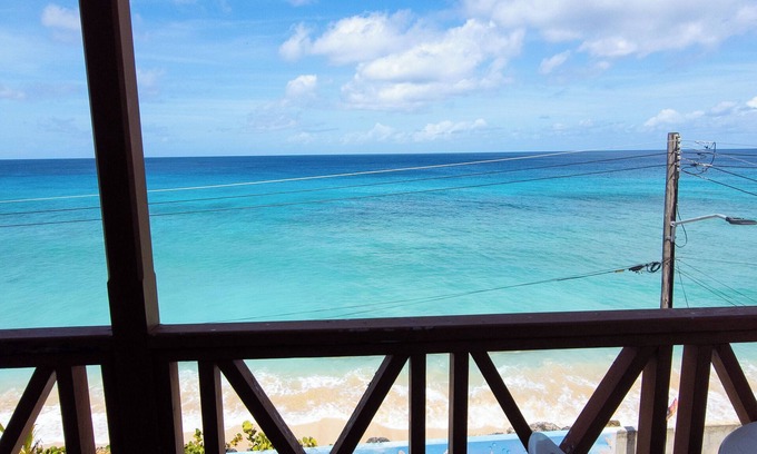 Douglas Apartment | Charming 2-bed apartment in fabulous Sand Street with WiFi, AC. Ocean Waves #4