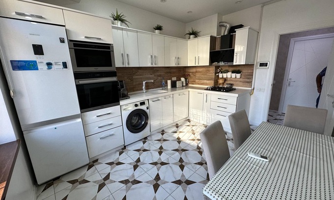 Sabayil Apartment | Charming 2-Bed Apartment in Baku City Center