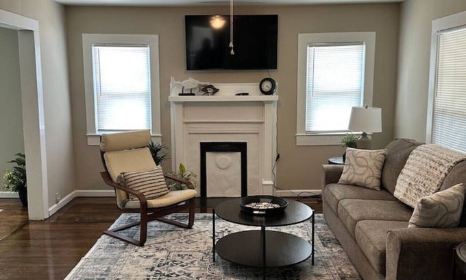 Concord House | Charming 2 bed home - Downtown Concord