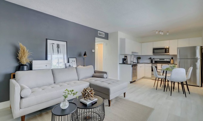 Coral Ridge Isles Apartment | Charming 2-bedroom apartment in lovely Fort Lauderdale with WiFi, AC