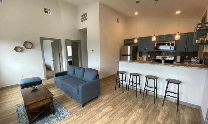 Central Oklahoma City Apartment | Charming 2-bedroom guesthouse with AC and WiFi in brilliant Oklahoma City
