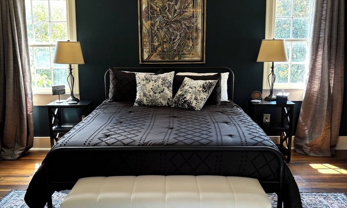Abingdon House | Charming 2 bedroom 1 bathroom. Prime location in Abingdon's Historic District.