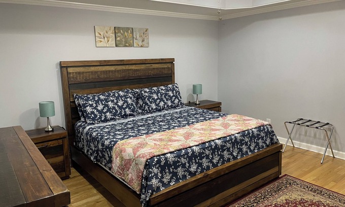 Johns Creek House | Charming 2-bedroom 1 bath, Livingroom, full kitchen, WiFi & AC in Alpharetta.