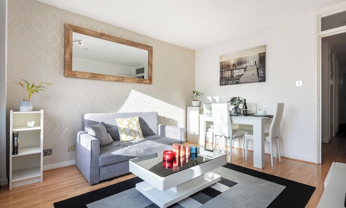 Wandsworth House | Charming 2 bedroom 2 Bathroom Flat in Clapham Junction