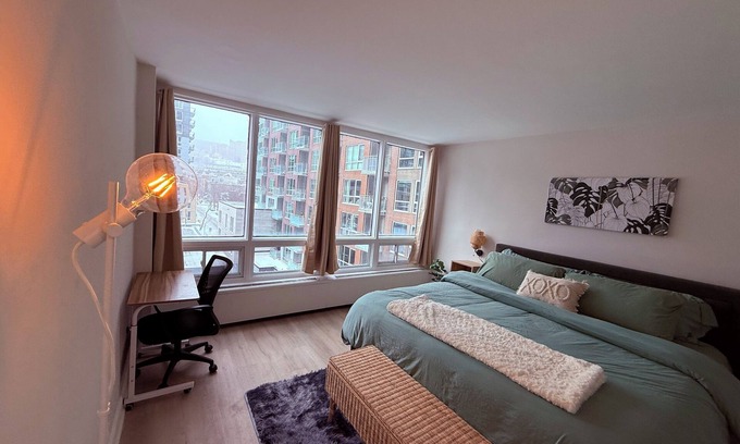 Shaughnessy Village Condo | Charming 2-bedroom 2 floor King Bed Condo in Downtown Montreal