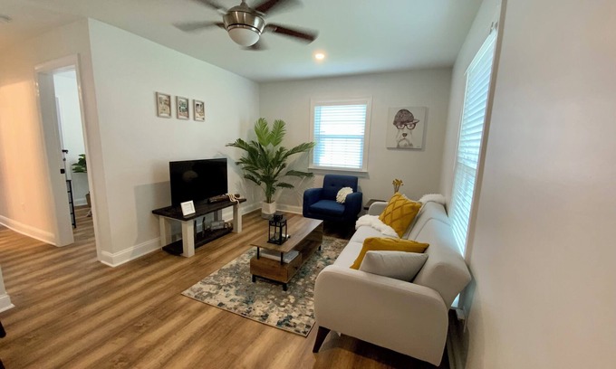 Charlotte Apartment | Charming 2-bedroom Apartment near NoDa, Plaza Midwood, Uptown, and more