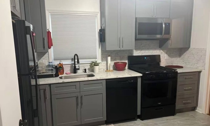 Tarrytown Apartment | Charming 2-bedroom apartment with AC, WiFi in lovely Tarrytown