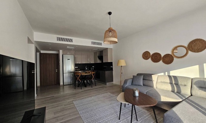 Karavas House | Charming 2-bedroom apartment with WiFi, AC in amazing Alsancak