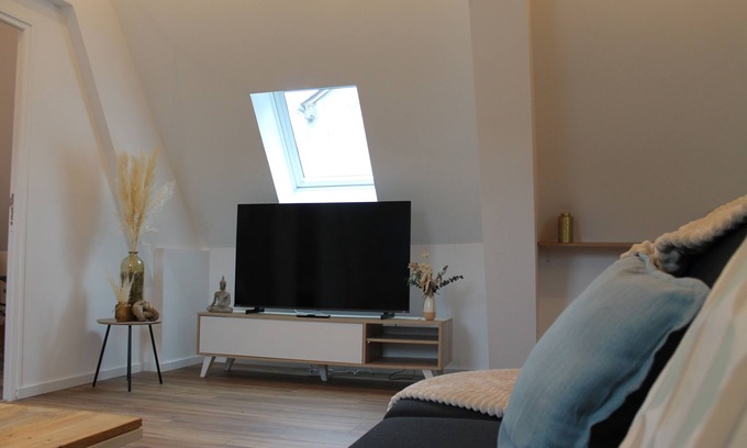 Beauvais Apartment | Charming 2-bedroom apartment in Central Beauvais - Airport Shuttle 2min away