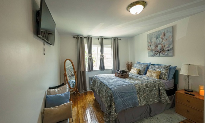 Canarsie Apartment | Charming 2-bedroom apartment with WiFi, AC in wonderful Brooklyn