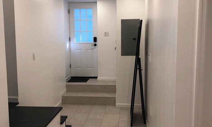 Brooklyn Apartment | Charming 2-bedroom apartment with WiFi, AC in lovely Brooklyn