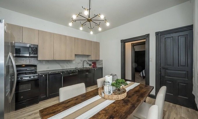 Tower Grove South Apartment | Charming 2-bedroom apartment with AC, WiFi in lovely St. Louis