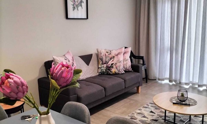 Port Elizabeth Apartment | Charming 2-bedroom apartment with an ocean view in lovely Gqeberha Summerstrand
