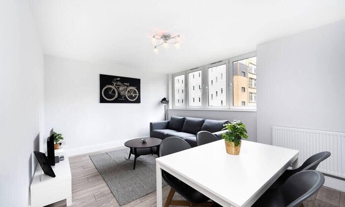 St Luke's Apartment | Charming 2-Bedroom Apartment in London