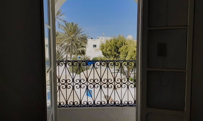 Playa Sidi Mehrez Apartment | Charming 2-bedroom apartment with AC, WiFi in delightful Mezraya