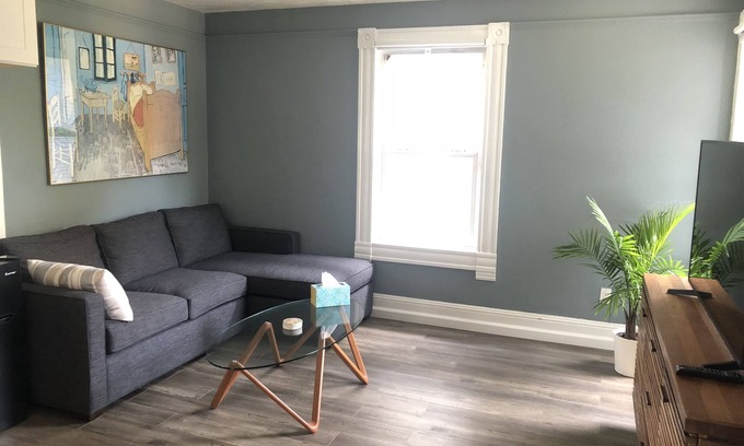 Oakland Condo | Charming 2 Bedroom Apartment