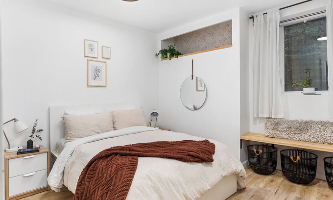 Ravenna Apartment | Charming 2-bedroom apartment with WiFi in beautiful Seattle