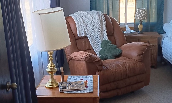 Aurora Apartment | Charming 2-bedroom apartment with AC, WiFi in lovely Aurora.