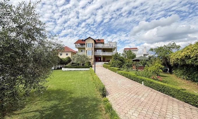 Sauk Apartment | Charming 2-bedroom apartment in a single Villa, with big garden, BBQ Space