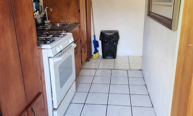 Downtown Nassau Bed & Breakfast | Charming 2-bedroom bed & breakfast in brilliant Nassau with AC, WiFi