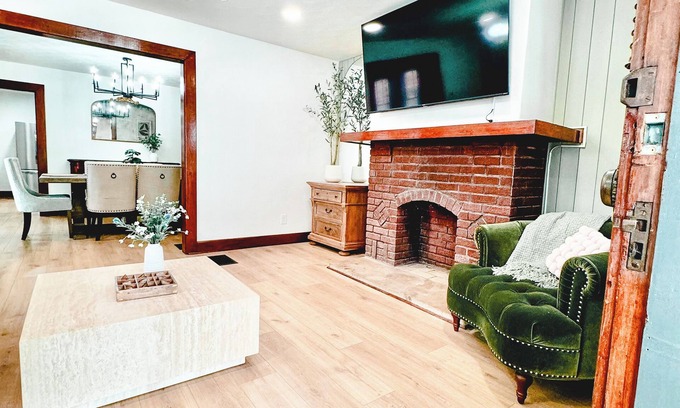 South Park House | Charming 2-bedroom bungalow in South Park Historic District, Dayton