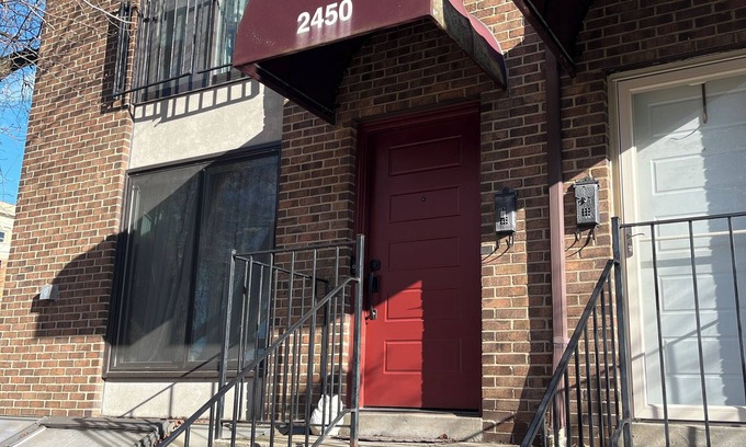 East Walnut HIlls Condo | Charming 2-bedroom condo with WiFi, AC, <10 min from downtown Cincinnati