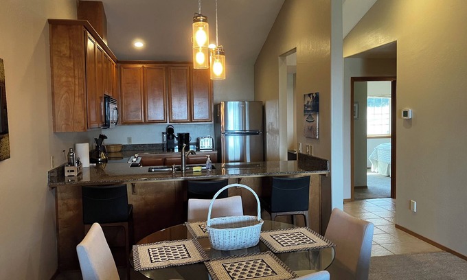 Gold Beach Condo | Charming 2-bedroom condo with WiFi in lovely Gold Beach