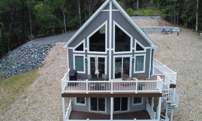 Rileyville Cottage | Charming 2-bedroom cottage in Rileyville with WiFi and AC