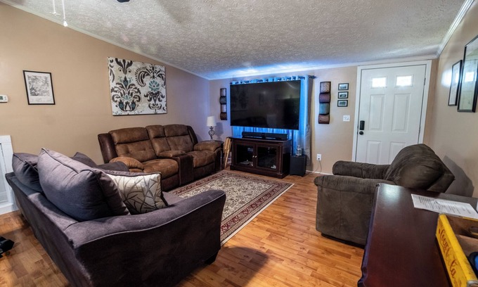 Smithville Cottage | Charming 2-bedroom cottage with WiFi, AC in welcoming Smithville