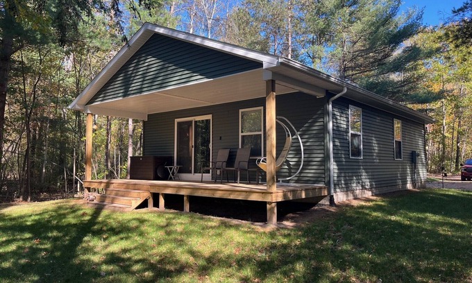 Beaverton Cabin | Charming 2-Bedroom Cabin on the River in Beaverton