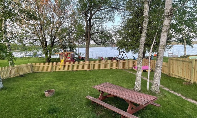 Saginaw Cabin | Charming 2-bedroom cabin in Saginaw with AC