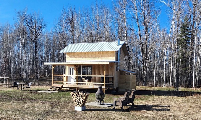 Parkland County Cabin | Charming 2-bedroom cabin in rural Onoway