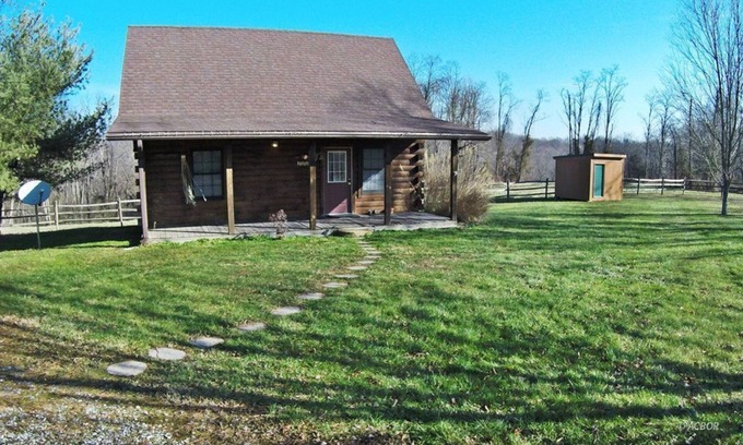 Athens Cabin | Charming 2-bedroom Cabin in Athens