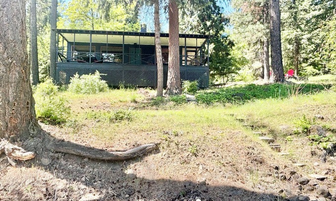 Worley Cabin | Charming 2-bedroom cabin with lake views offering a quiet, lake-side retreat.