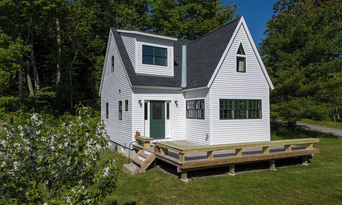 Northport Cottage | Charming 2-bedroom cottage nestled in the seaside village of Temple Heights