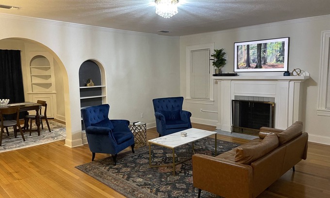 Amarillo Cottage | Charming 2-bedroom cottage in fabulous Amarillo with WiFi, AC
