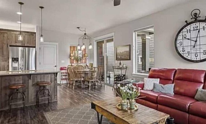 Redmond House | charming 2-bedroom cottage close to Deschutes County Fairgrounds