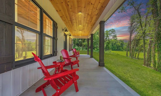 Walland Cottage | Charming 2-bedroom cottage with Hot tub, Fire Pit, WiFi, AC in Walland