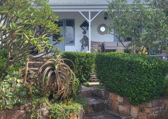Sunnydale Apartment | Charming 2 Bedroom Cottage in Noordhoek surrounds