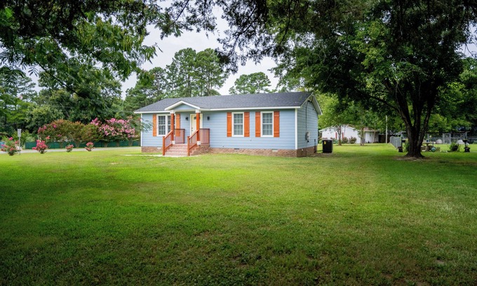 Wake County Other | Charming 2-bedroom farmhouse in nice Wendell with AC, WiFi