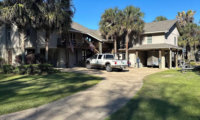 Fairhope Apartment | Charming 2-bedroom Fish River view upstairs apartment in wonderful Fairhope AL