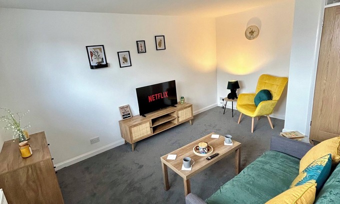 Basingstoke Apartment | *Charming 2 bedroom flat close to Basingstoke town centre!*