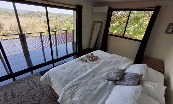 Manzanillo House | Charming 2-bedroom house in delightful Manzanillo with AC