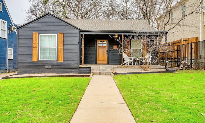 Fort Worth Cultural District House | Charming 2-bedroom house in amazing Fort Worth with WiFi, AC, King Bed
