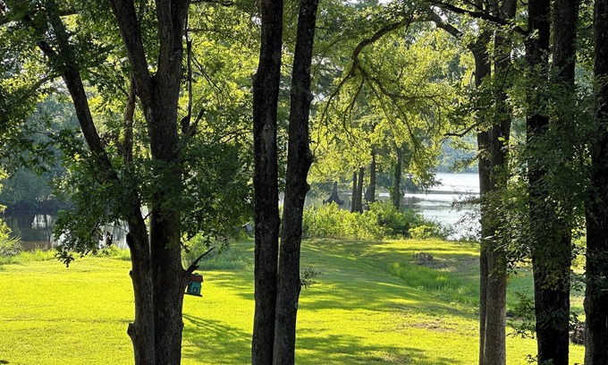 Lake View House | Charming 2-bedroom house with a Caboose Shreveport with AC, WiFi