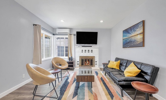 Inglewood House | Charming 2-bedroom house with AC, High Speed WiFi in peaceful Inglewood