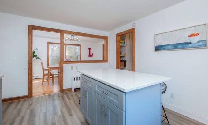 Montville House | Charming 2-bedroom house in marvelous Montville with WiFi, AC