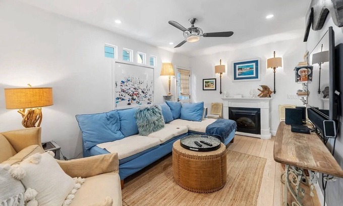 Mission Beach House | Charming 2-bedroom house in awesome Mission Beach with AC, 6 houses from ocean