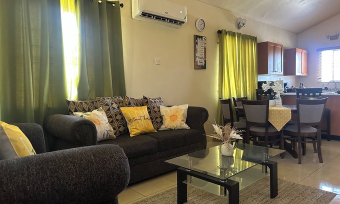 Portmore House | Charming 2-bedroom house with WiFi, AC in Phoenix Park Portmore.