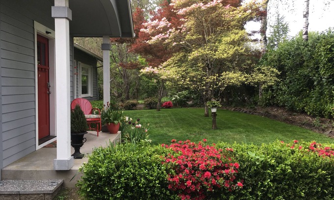 Garden Home-Whitford House | Charming 2-bedroom house in historic SW Portland Garden-Home neighborhood
